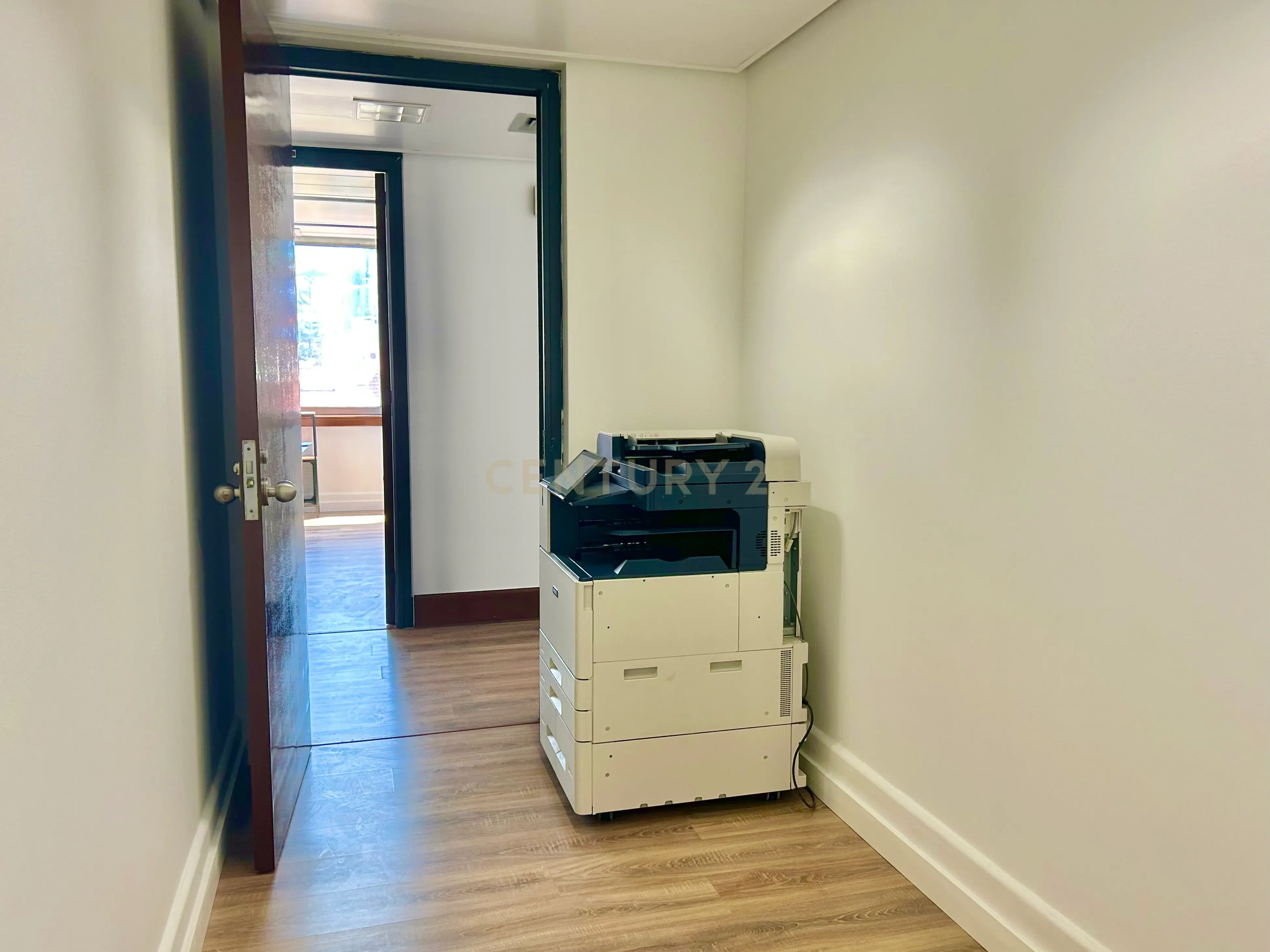 Salas de escritório para arrendamento na Av. da Liberdade, em Lisboa (entre os 13,2m2  e os 51m2 e com valores entre 1.050€ e os 2.550€/mês) - Image 8