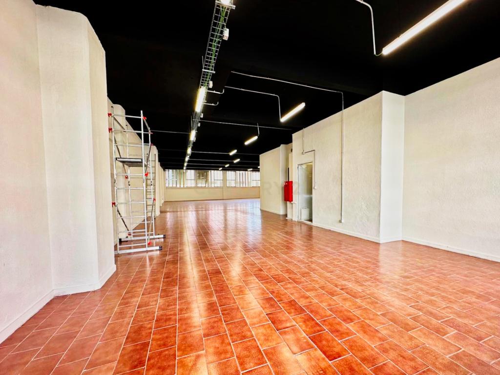 Escritórios e Armazéns com 2210 m2 e acesso para veículos no Prior Velho - Image 8