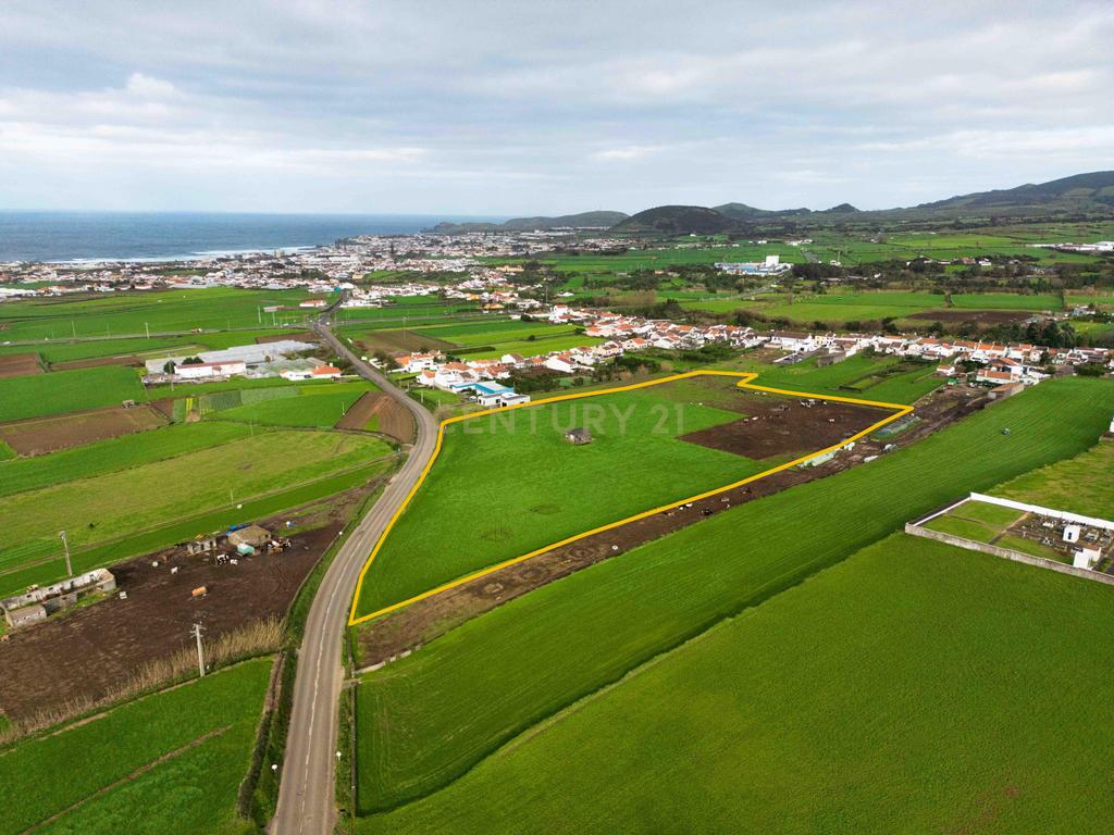 Terreno Urbanizável em Santa Bárbara, Ribeira Grande - Image 1