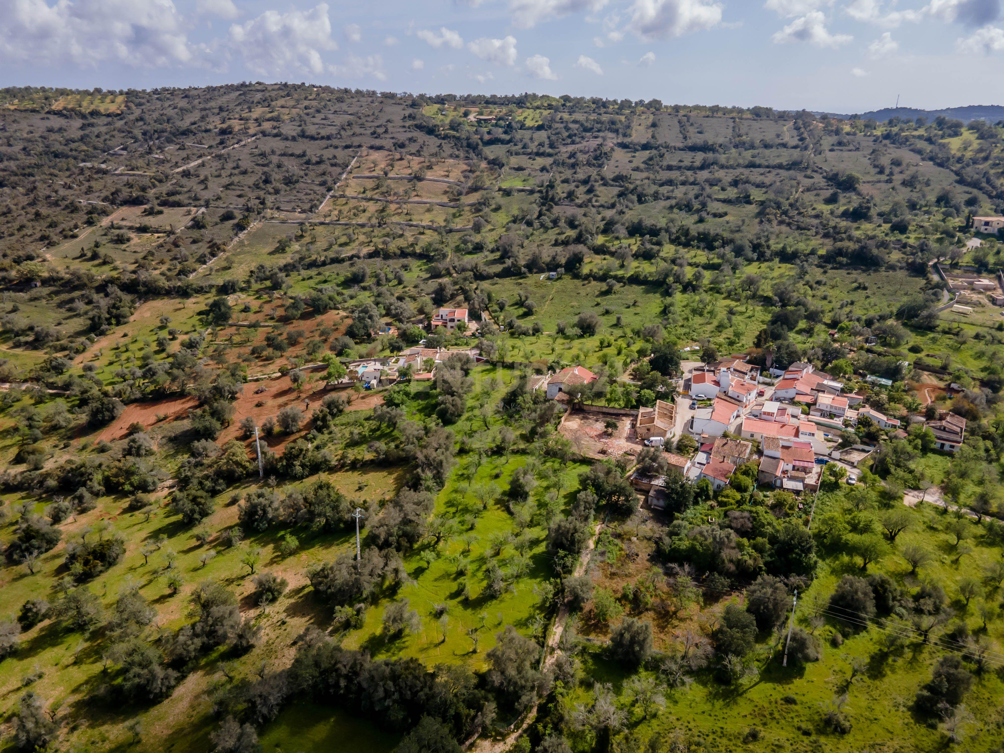 Propriedade com 2 moradias tradicionais e terrenos a venda em Paderne, Albufeira, Algarve Portugal - Image 44