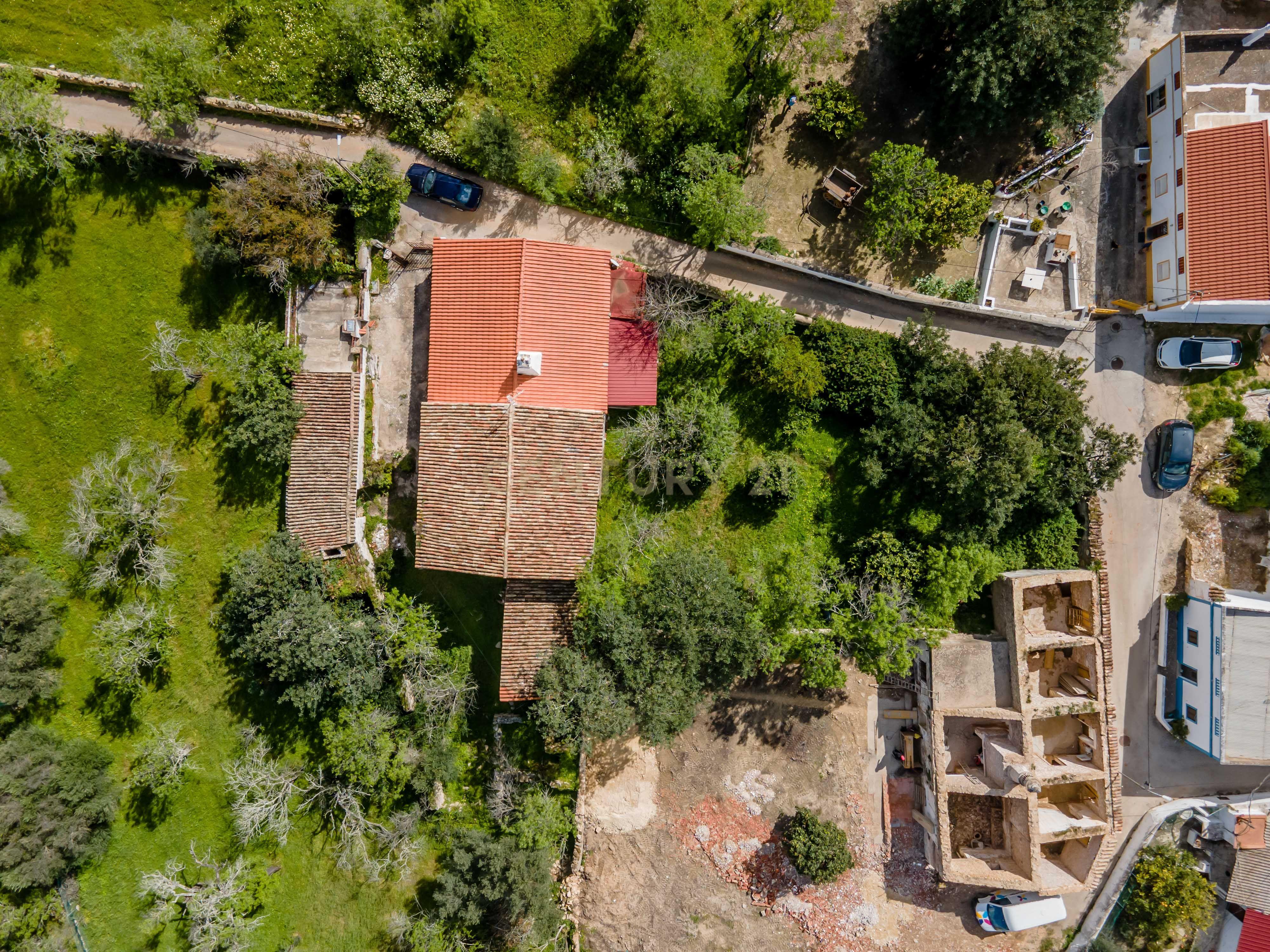 Propriedade com 2 moradias tradicionais e terrenos a venda em Paderne, Albufeira, Algarve Portugal - Image 39