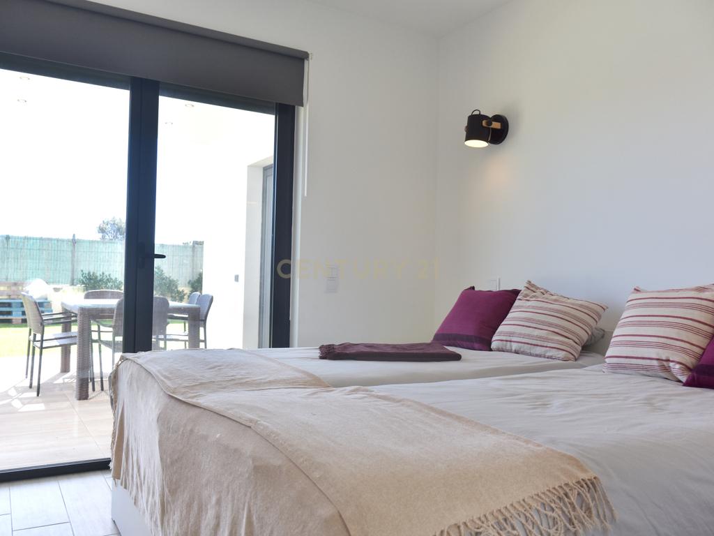 Luxo e Tranquilidade em Sagres: Uma Moradia Contemporânea à espera de ser sua! - Image 14