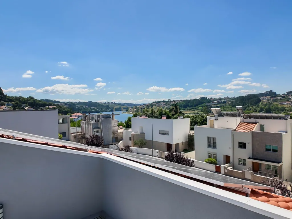 Moradia T4 com piscina e Vistas do D'Ouro em Gramido - Image 66
