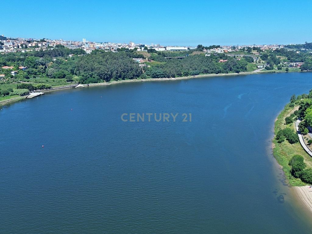 Moradia T4 com piscina e Vistas do D'Ouro em  Gramido - Image 62