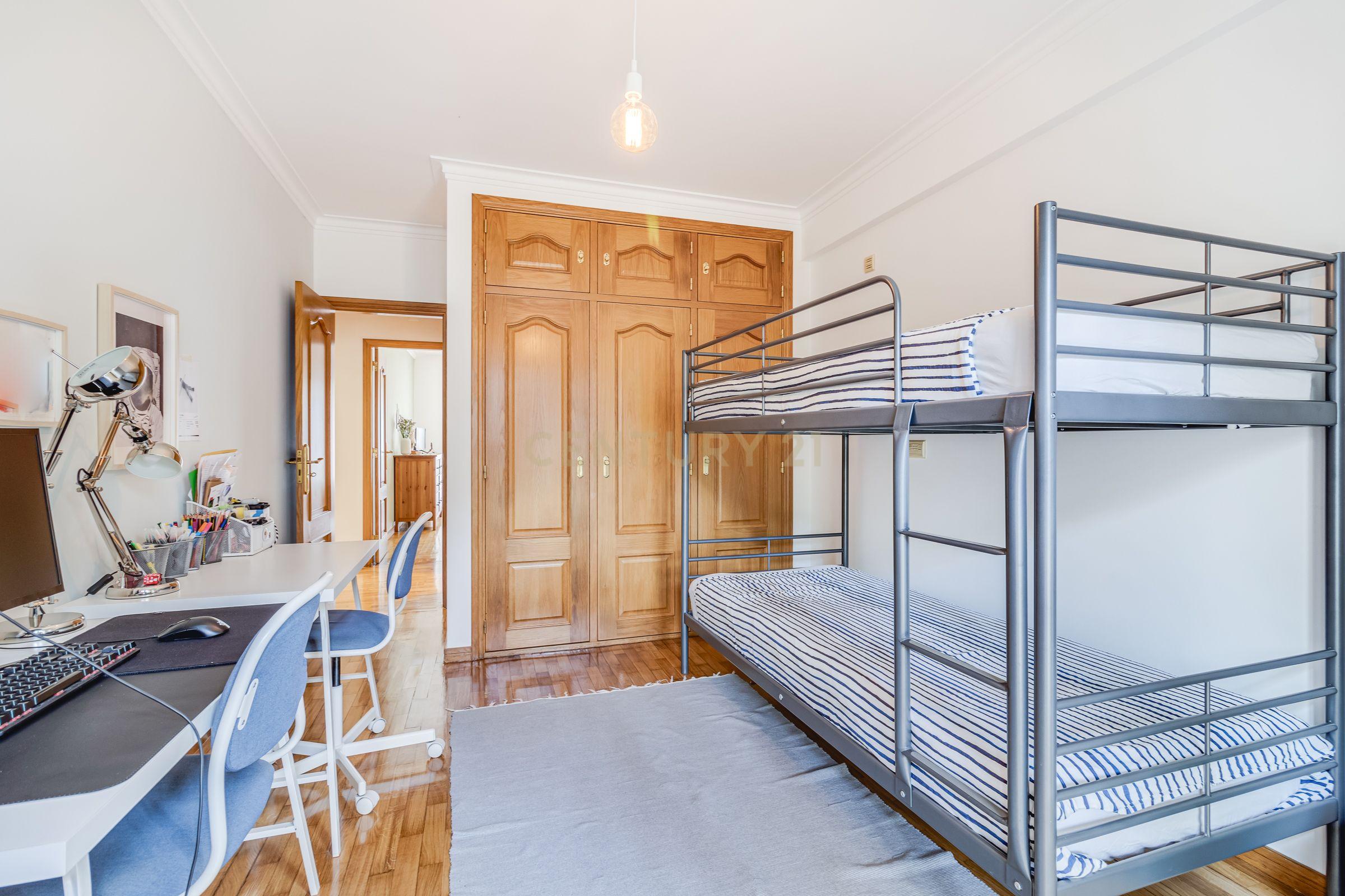 Excelente Apartamento T2 na Urbanização Castelo do Buzano, São Domingos de Rana, Cascais - Image 13