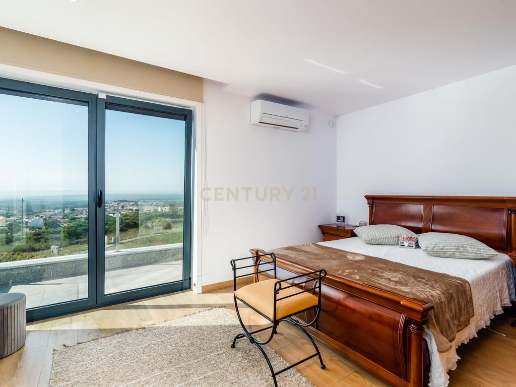 Moradia T3+2 | Sesimbra com Piscina, Jacuzzi, duas Pérgulas Bioclimáticas e muito mais. - Image 95