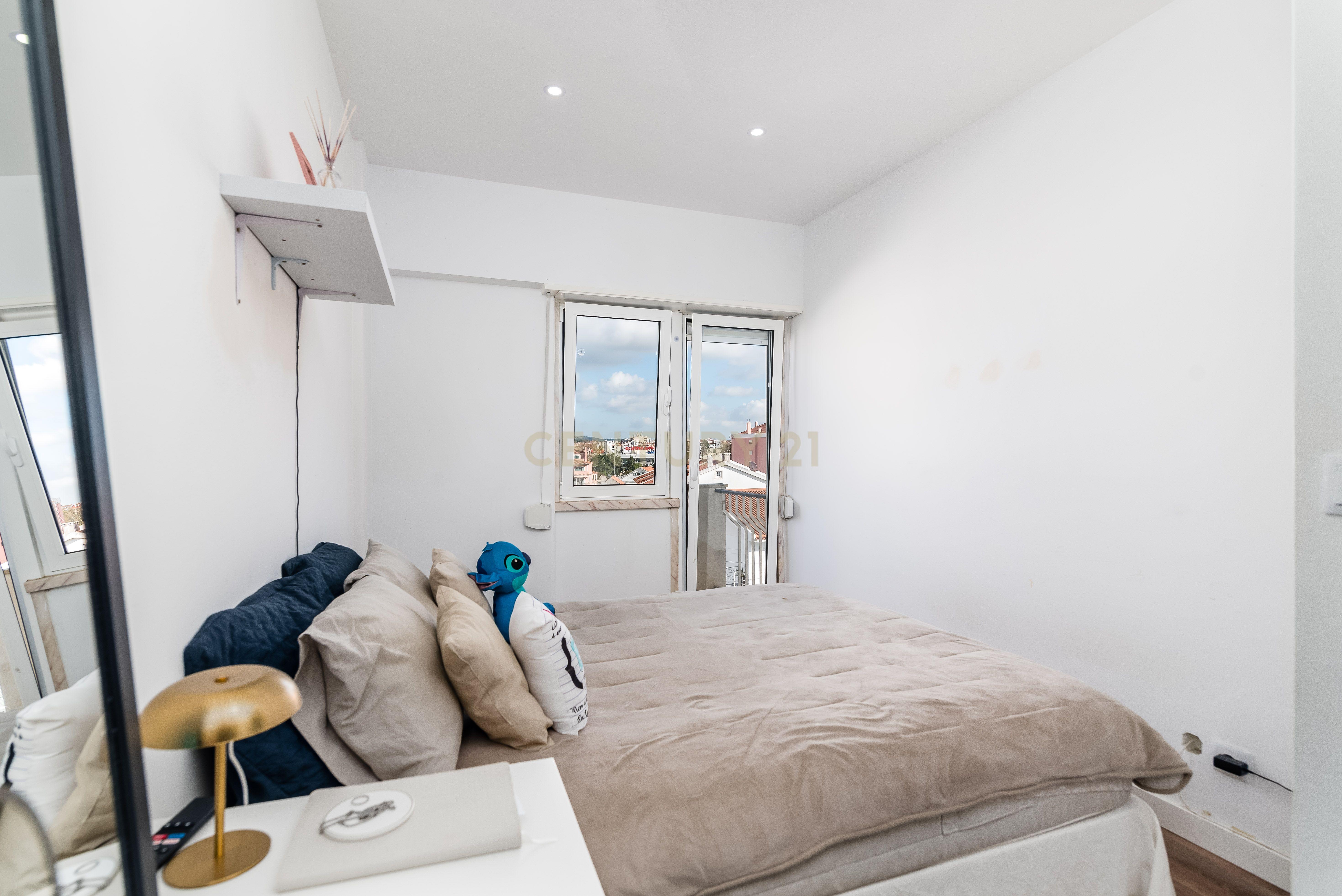Duplex Renovado com Terraços em Mem-Martins - Image 15