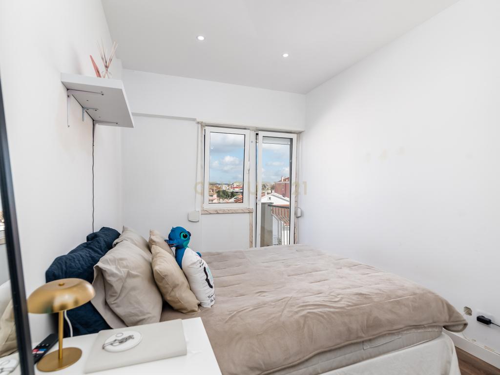 Duplex Renovado com Terraços em Mem-Martins - Image 15