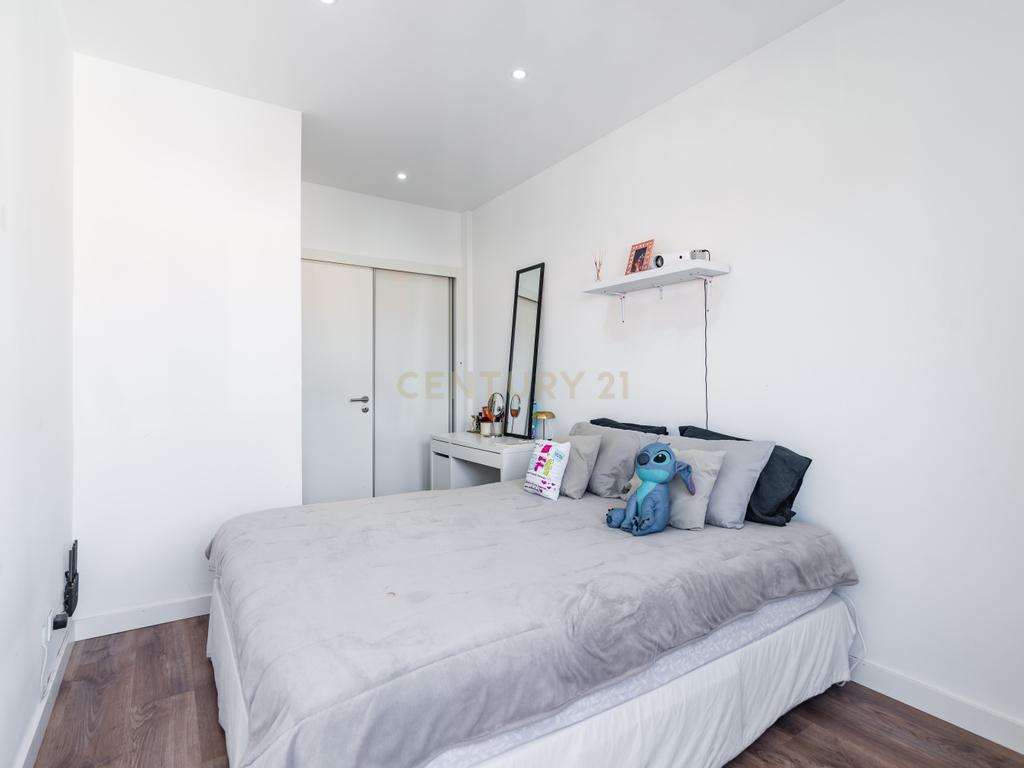 Duplex Renovado com Terraços em Mem-Martins - Image 19