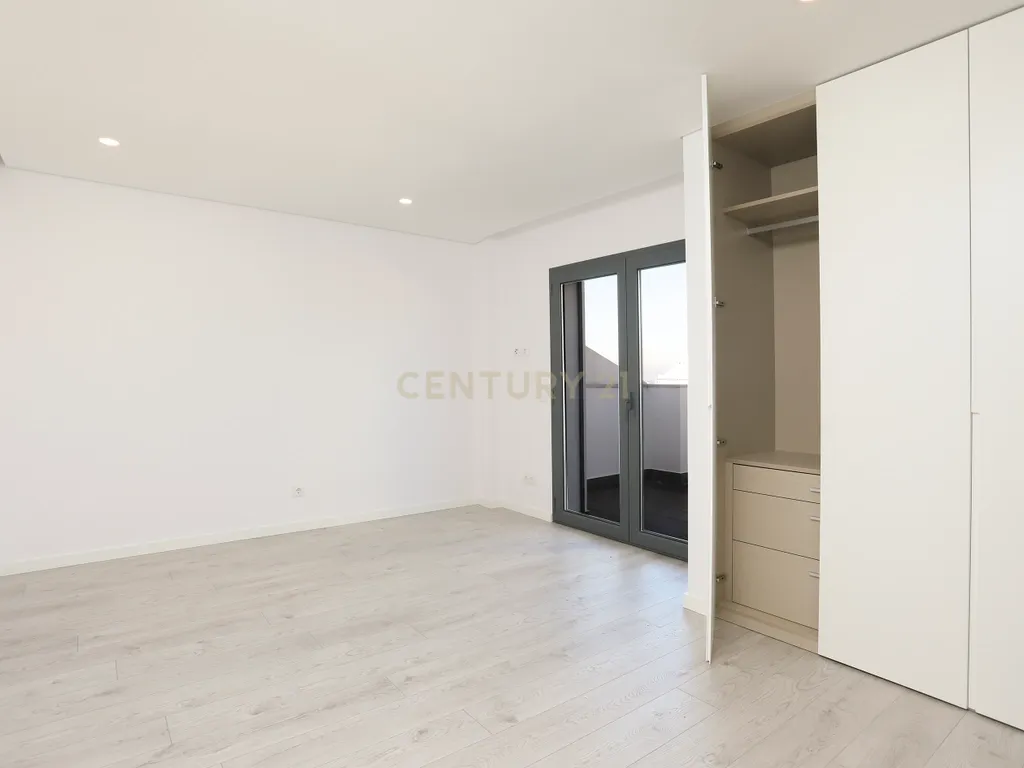 Apartamento T2 + 2 duplex novo com terraço, varanda e box para 2 viaturas - Image 20