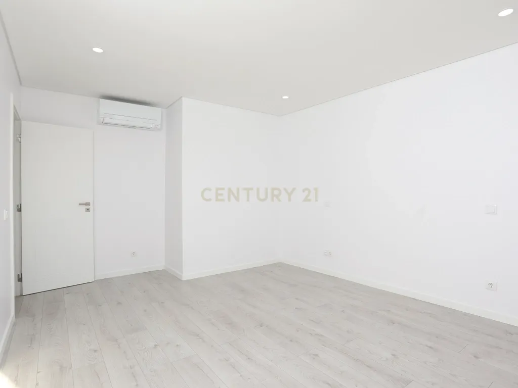 Apartamento T2 + 2 duplex novo com terraço, varanda e box para 2 viaturas - Image 16