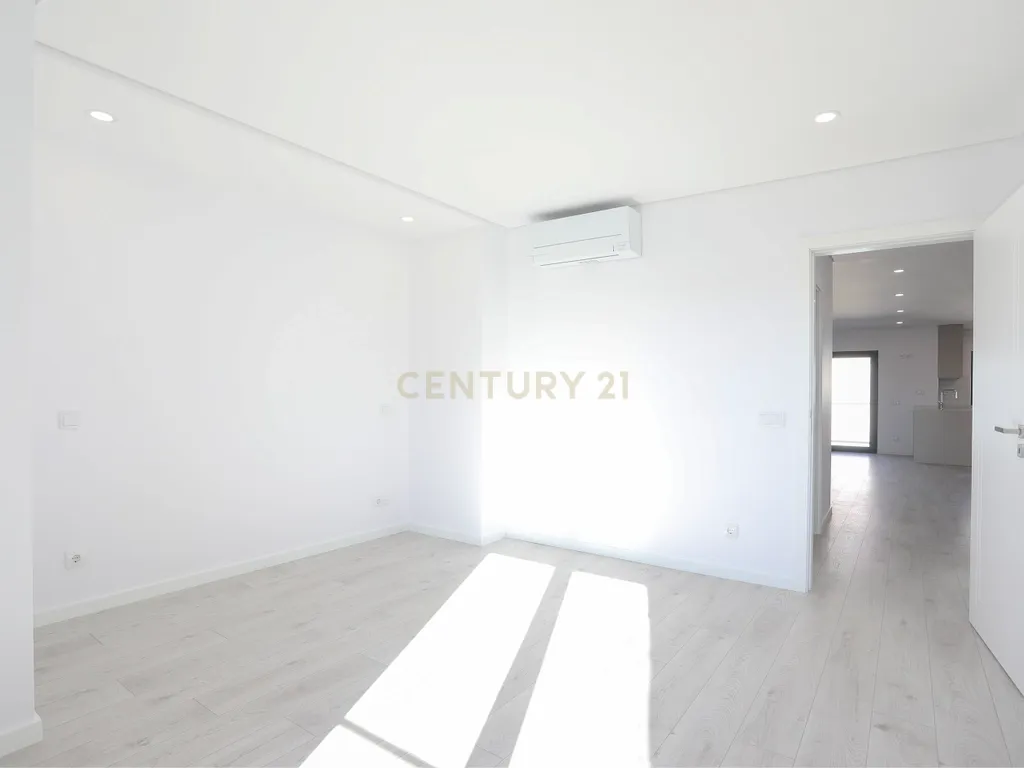 Apartamento T2 + 2 duplex novo com terraço, varanda e box para 2 viaturas - Image 18