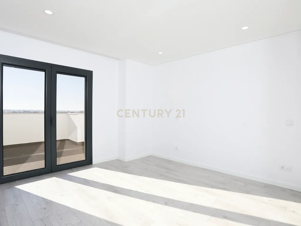 Apartamento T2 + 2 duplex novo com terraço, varanda e box para 2 viaturas - Image 32