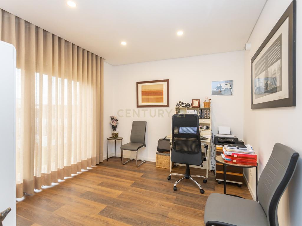 MORADIA ISOLADA, T4, com JARDIM e PISCINA AQUECIDA,  CAPARICA - ALMADA - Image 25