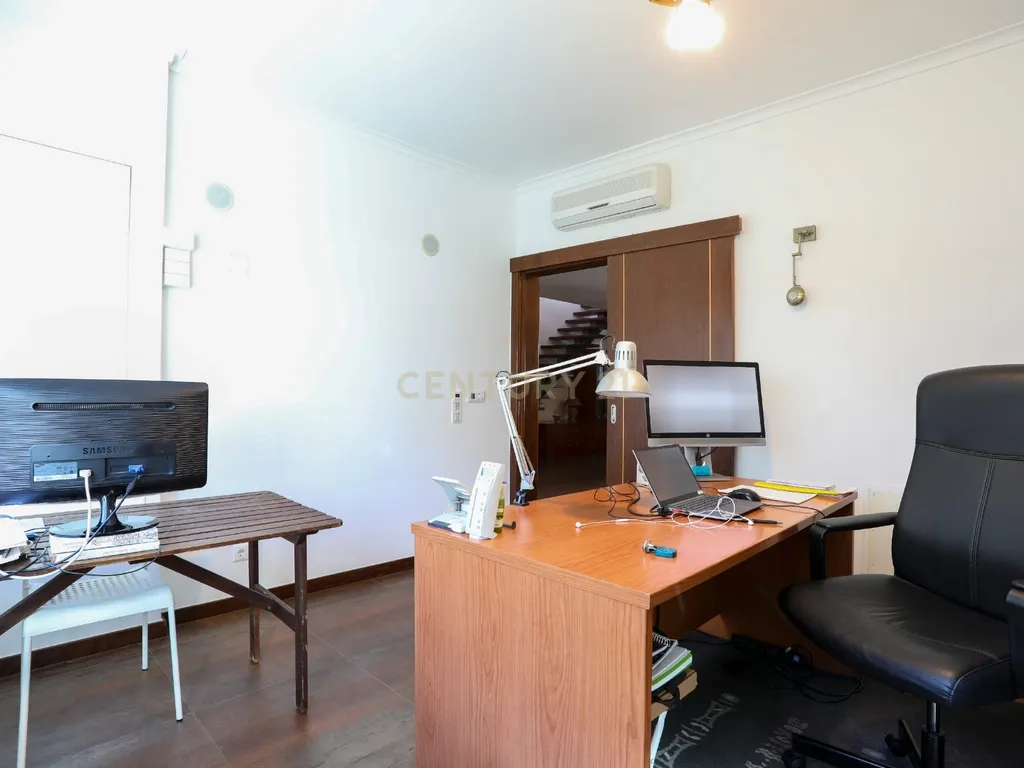 Moradia em Caneças, com piscina, sótao e um anexo com churrasqueira e quarto independente - Image 11