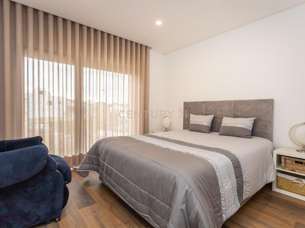 MORADIA ISOLADA, T4, com JARDIM e PISCINA AQUECIDA,  CAPARICA - ALMADA - Image 39