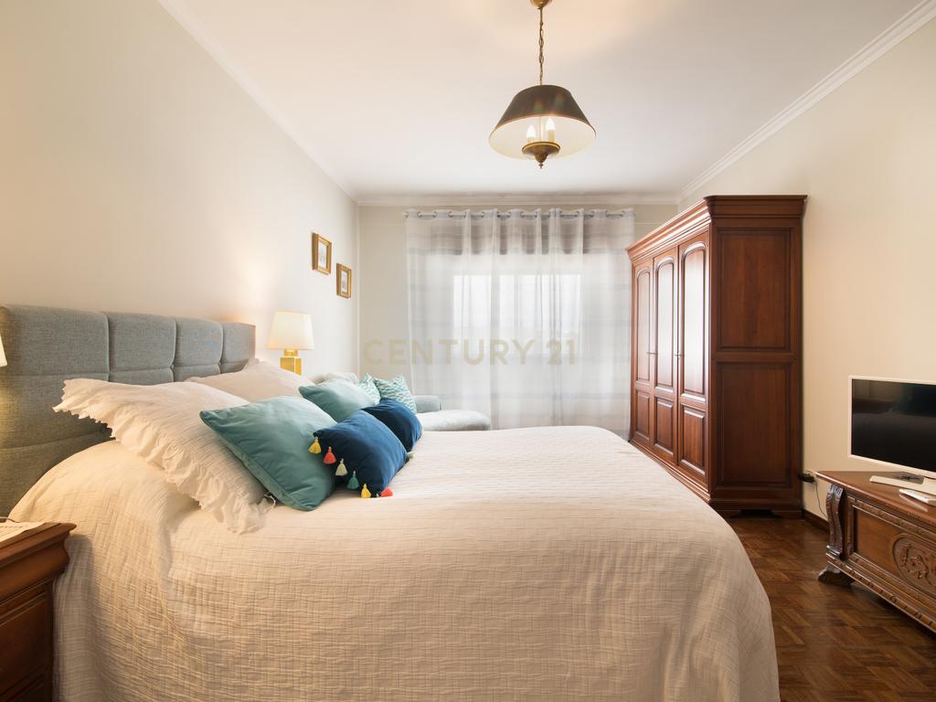 Oportunidade Unica - Apartamento T3 c/ garagem | Damaia de Cima - Image 13