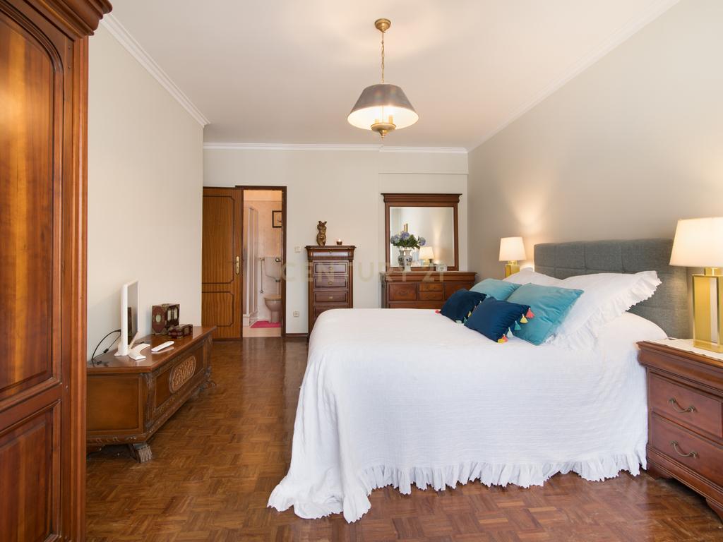 Oportunidade Unica - Apartamento T3 c/ garagem | Damaia de Cima - Image 15