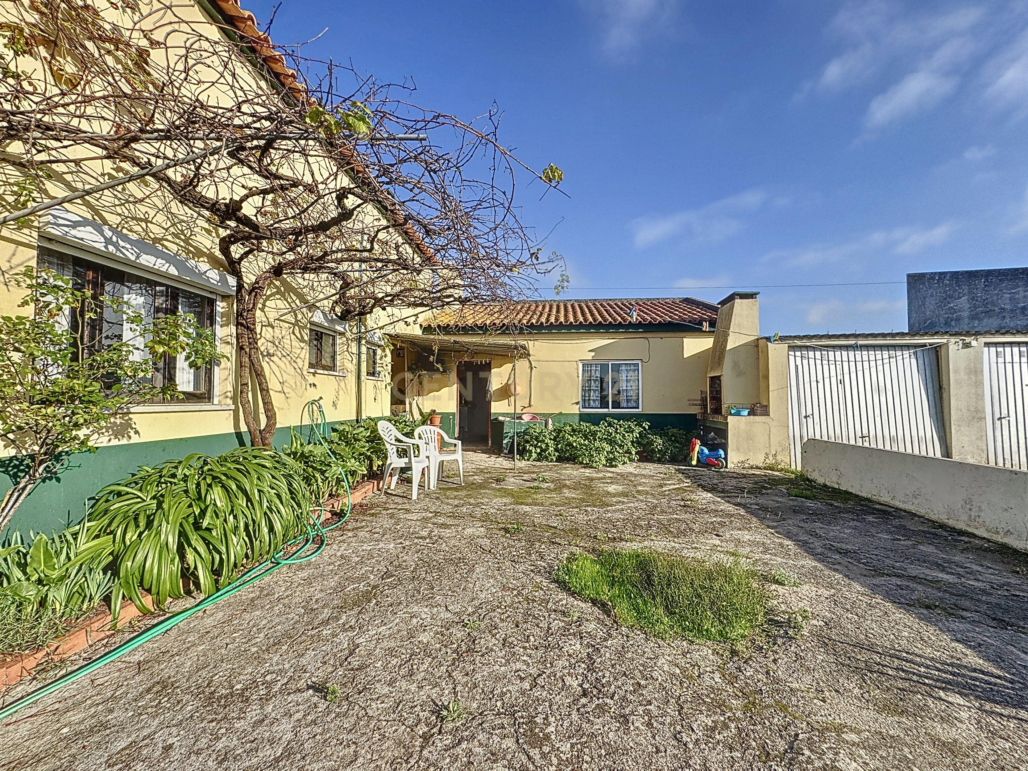 Moradia T3 + T2 + T2 , Com lindo Terreno em Sao Martinho do Porto - Image 17