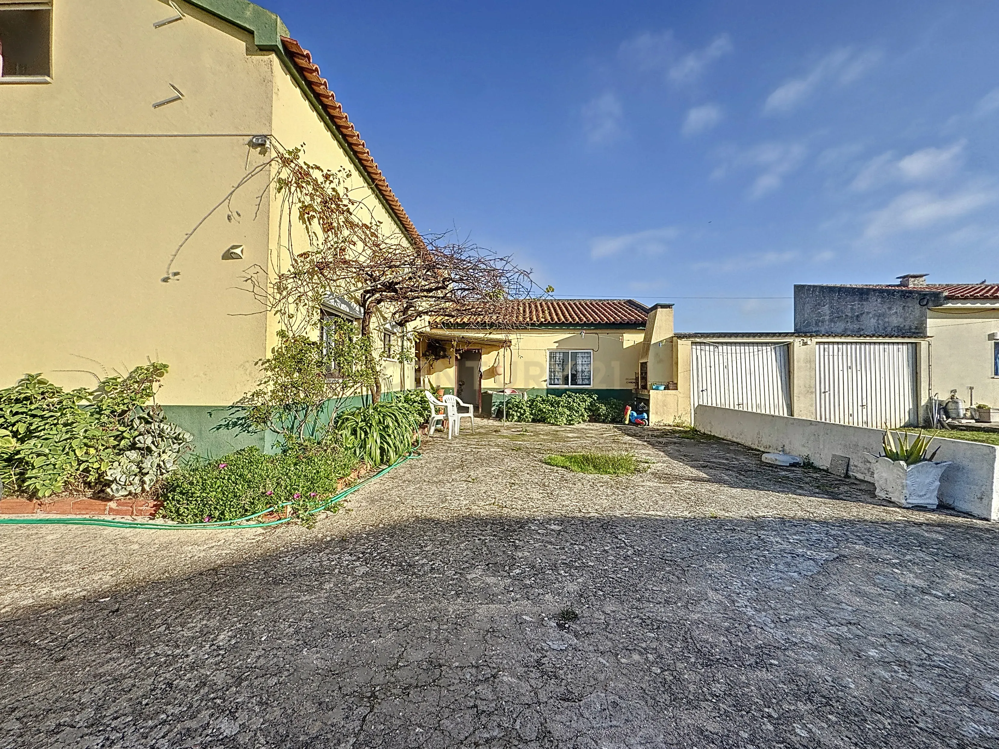 Moradia T3 + T2 + T2 , Com lindo Terreno em Sao Martinho do Porto - Image 2