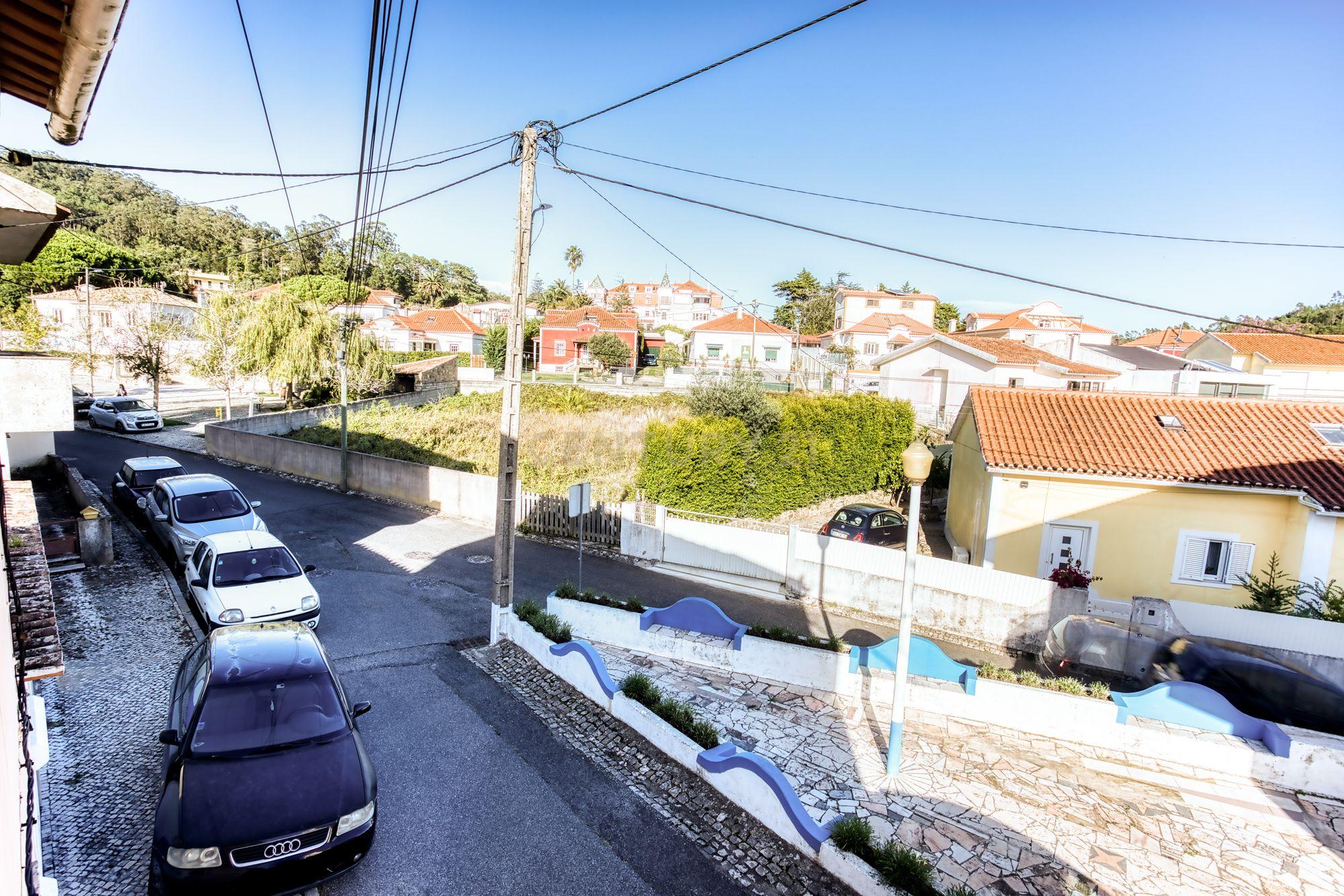 Moradia com Logradouro e Anexo para Reabilitação em Vale de Lobos, Almargem do Bispo - Image 4