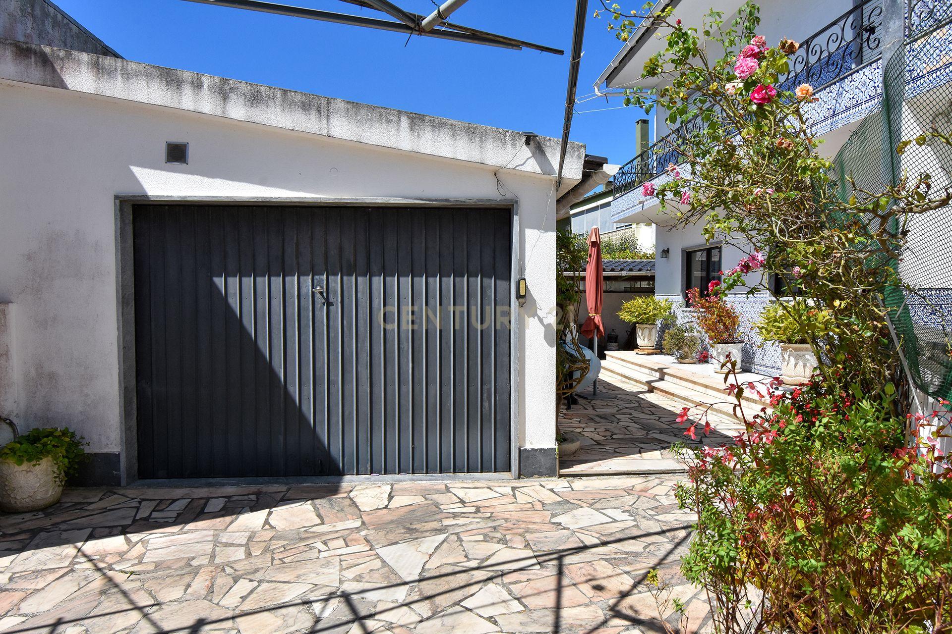 Fantástica Moradia T5 + Sótão, Jardim com 743m2 de área privativa - Image 10