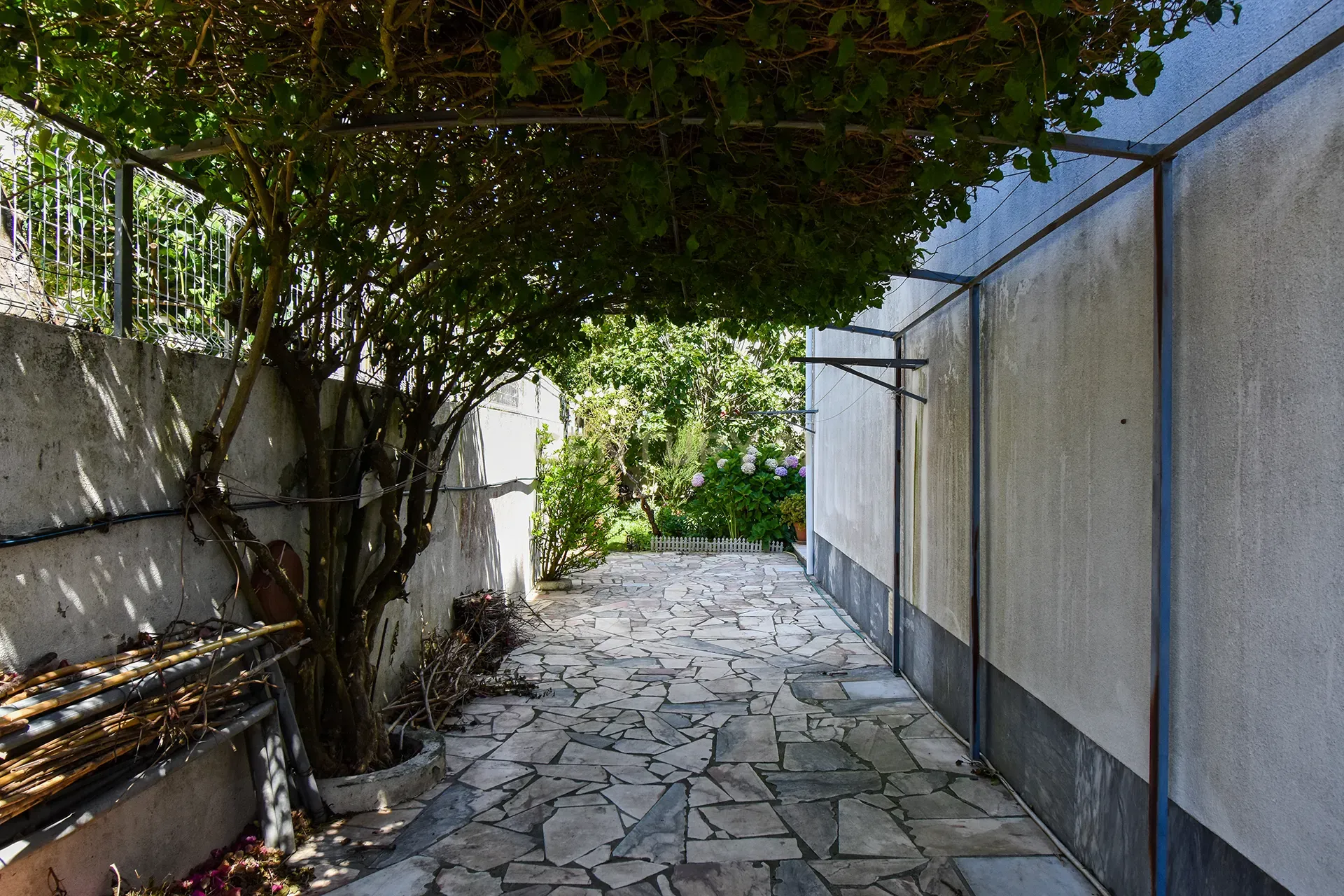 Fantástica Moradia T5 + Sótão, Jardim com 743m2 de área privativa - Image 12