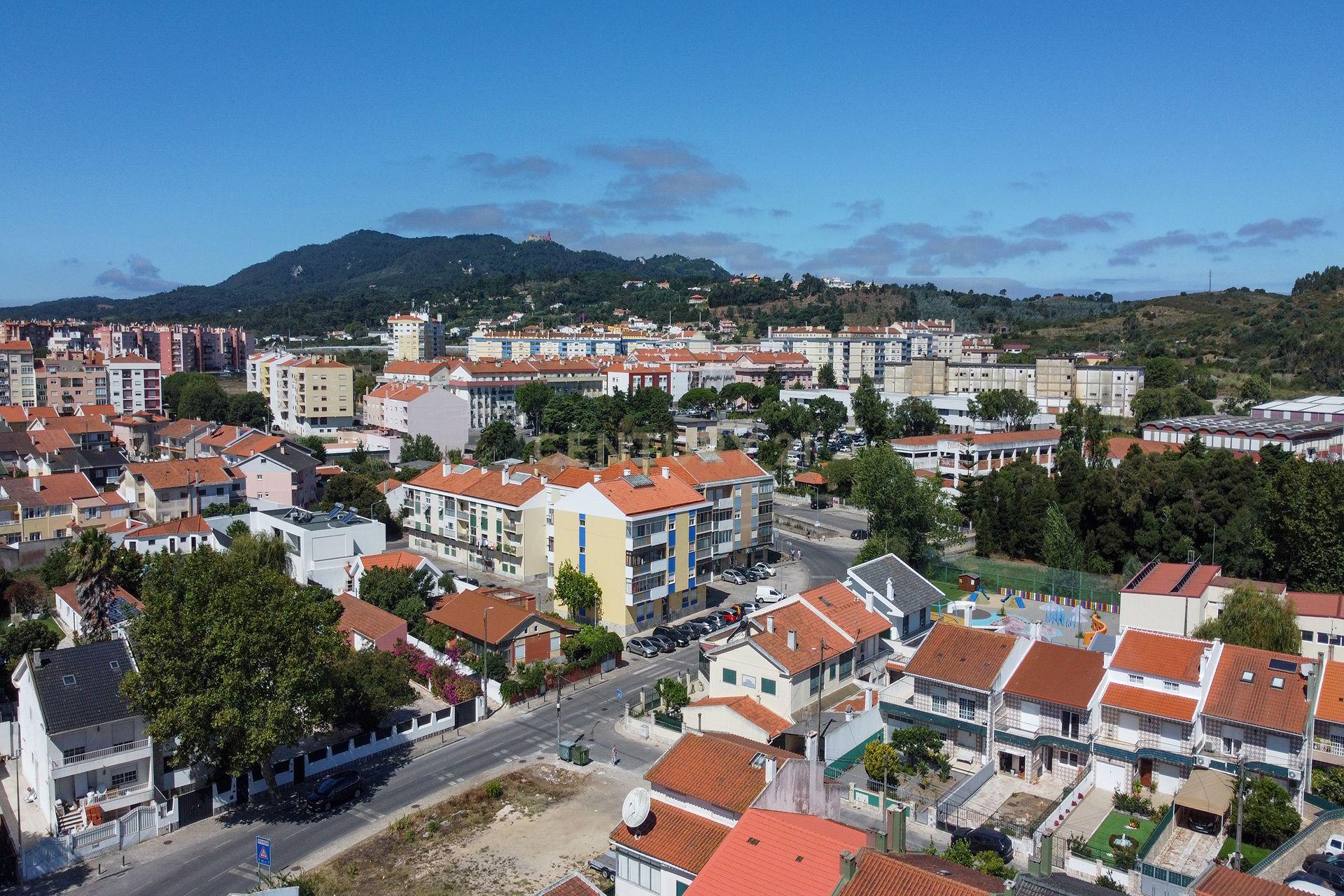 Fantástica Moradia T5 + Sótão, Jardim com 743m2 de área privativa - Image 56