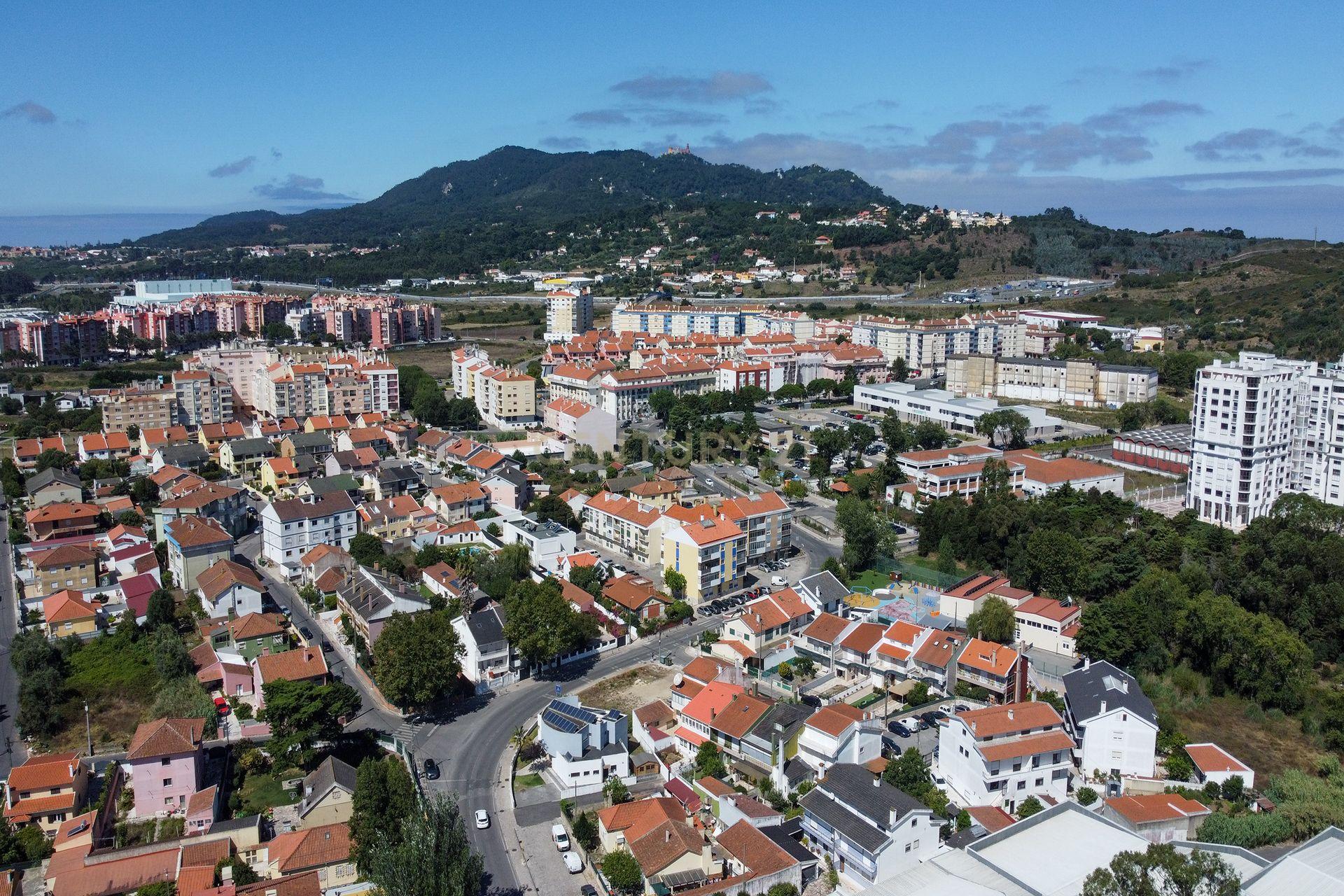 Fantástica Moradia T5 + Sótão, Jardim com 743m2 de área privativa - Image 55
