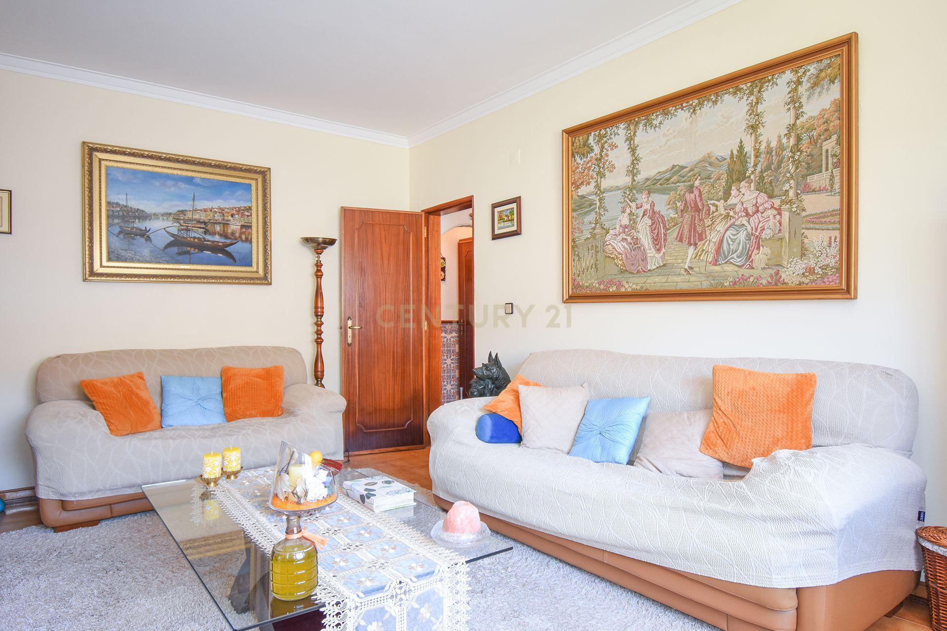 Fantástica Moradia T5 + Sótão, Jardim com 743m2 de área privativa - Image 52