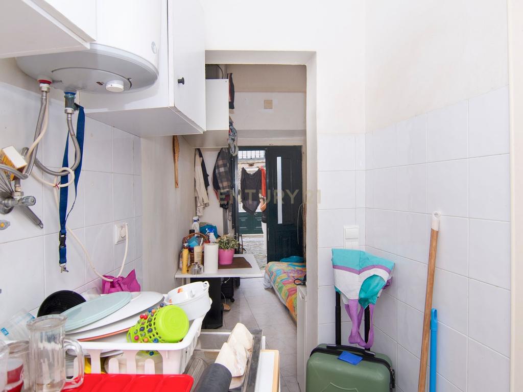 Apartamento T0 em Alfama, Lisboa – Investimento com Potencial e Rentabilidade Atrativa - Image 13
