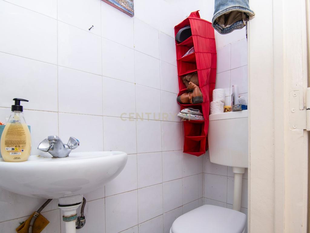 Apartamento T0 em Alfama, Lisboa – Investimento com Potencial e Rentabilidade Atrativa - Image 7