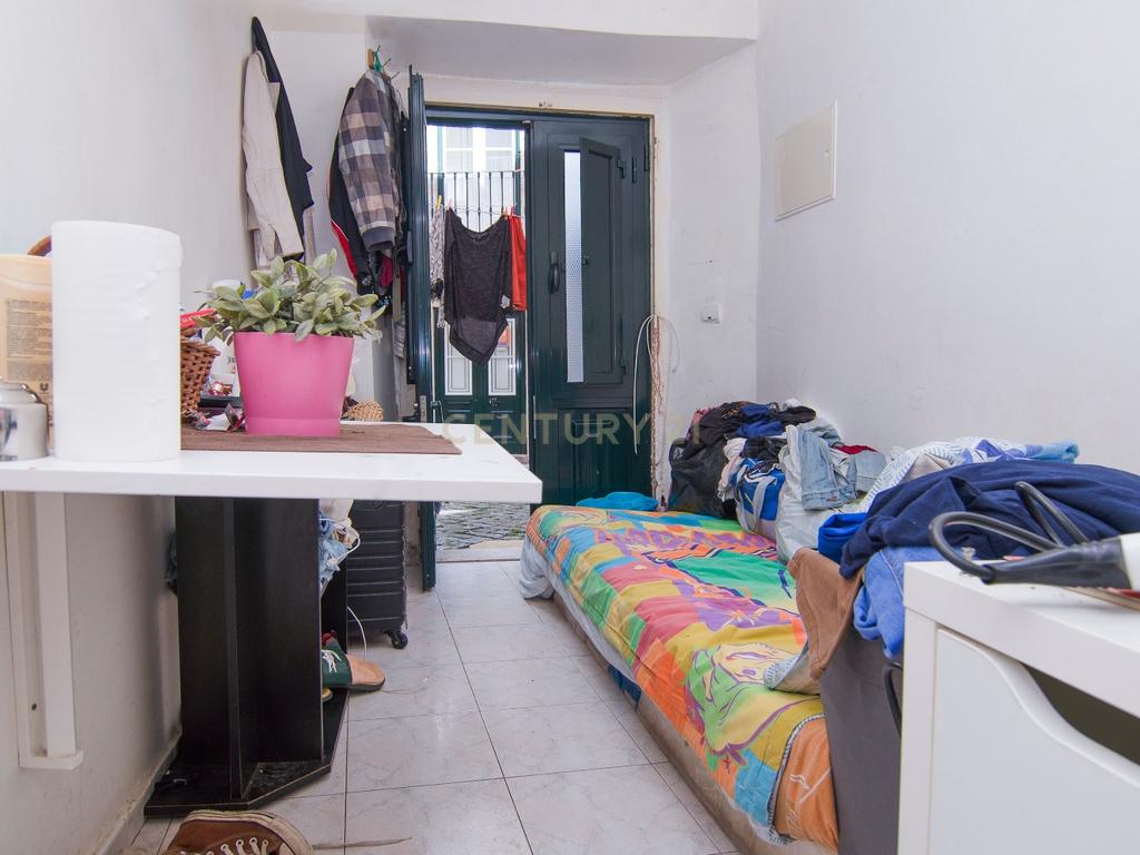 Apartamento T0 em Alfama, Lisboa – Investimento com Potencial e Rentabilidade Atrativa - Image 8