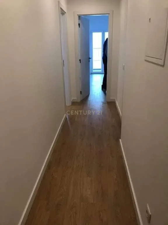 Apartamento T3 convertido em T4, totalmente remodelado, na Estrada de Benfica, Lisboa - Image 15
