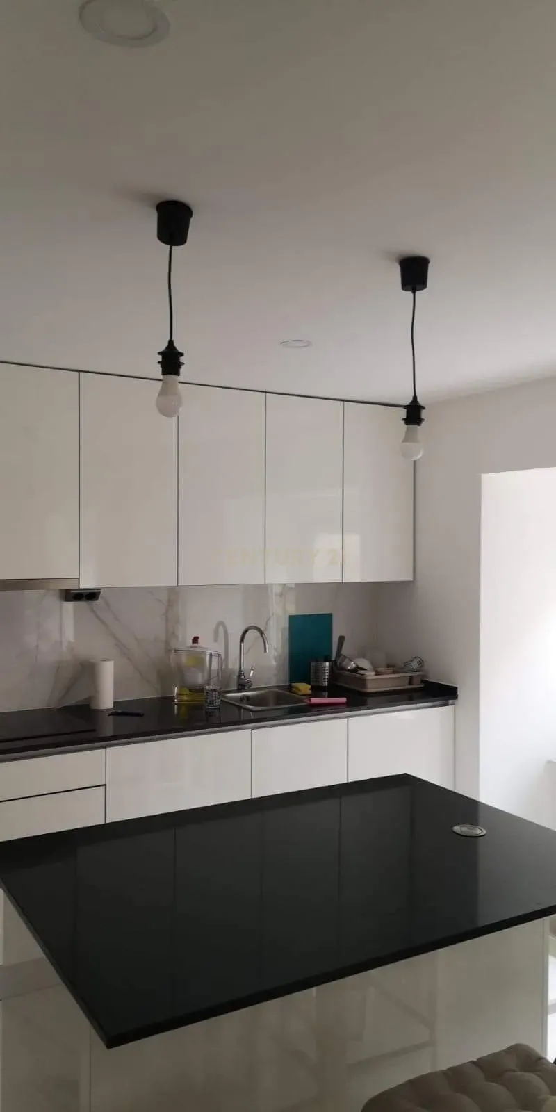 Apartamento T3 convertido em T4, totalmente remodelado, na Estrada de Benfica, Lisboa - Image 4