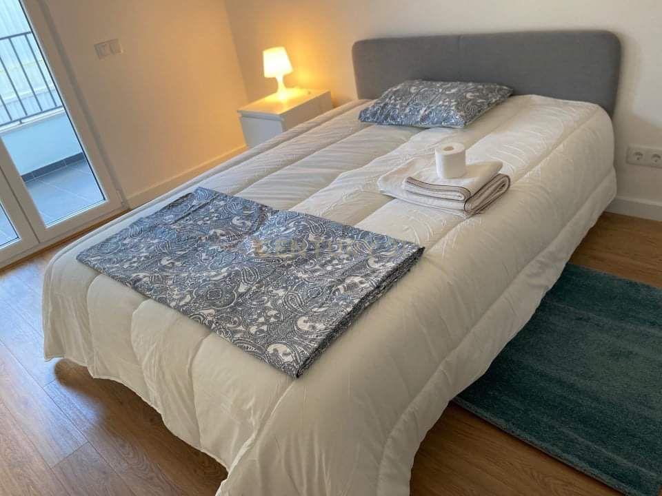 Apartamento T3 convertido em T4, totalmente remodelado, na Estrada de Benfica, Lisboa - Image 8