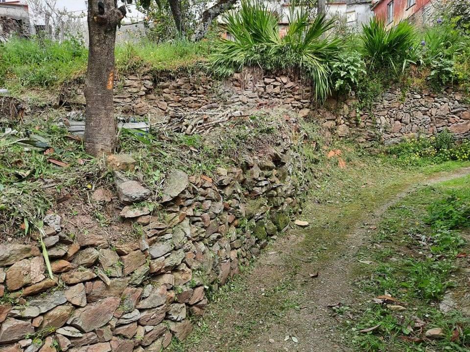 Casa Antiga em Coimbra para Recuperação com Boa Exposição Solar - Image 11