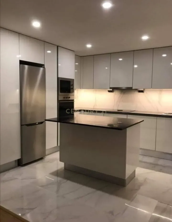 Apartamento T3 convertido em T4, totalmente remodelado, na Estrada de Benfica, Lisboa - Image 3