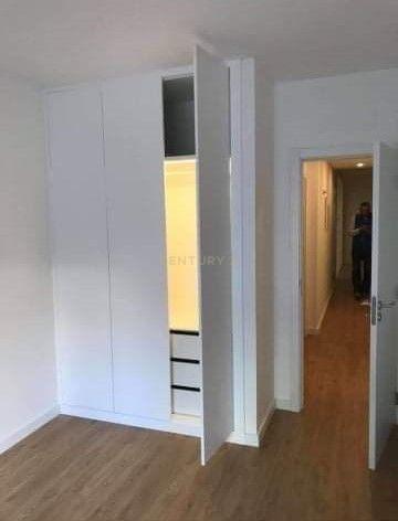 Apartamento T3 convertido em T4, totalmente remodelado, na Estrada de Benfica, Lisboa - Image 14