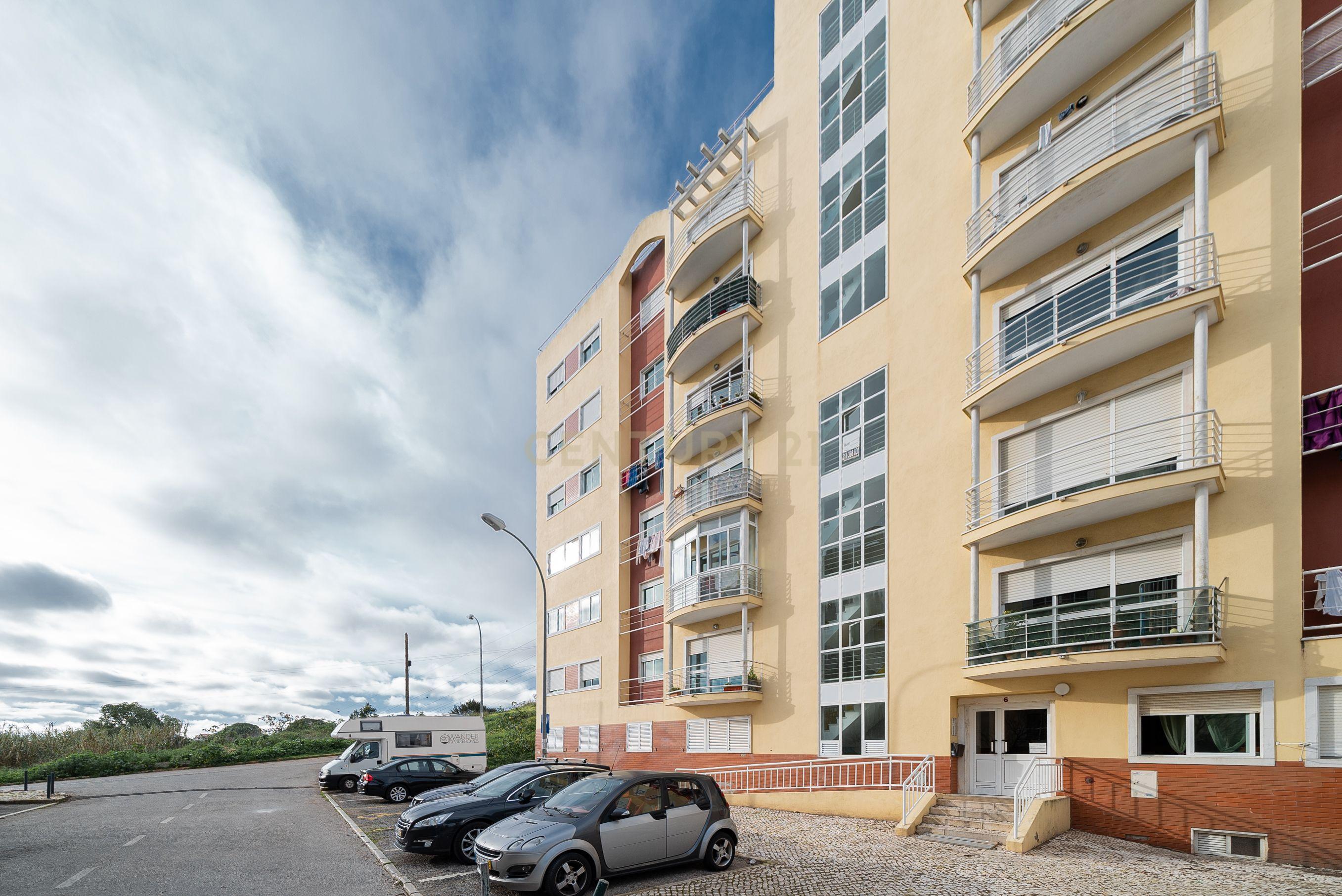 T3 com 140 m² e Arrecadação – Monte Abraão, Queluz - Image 2