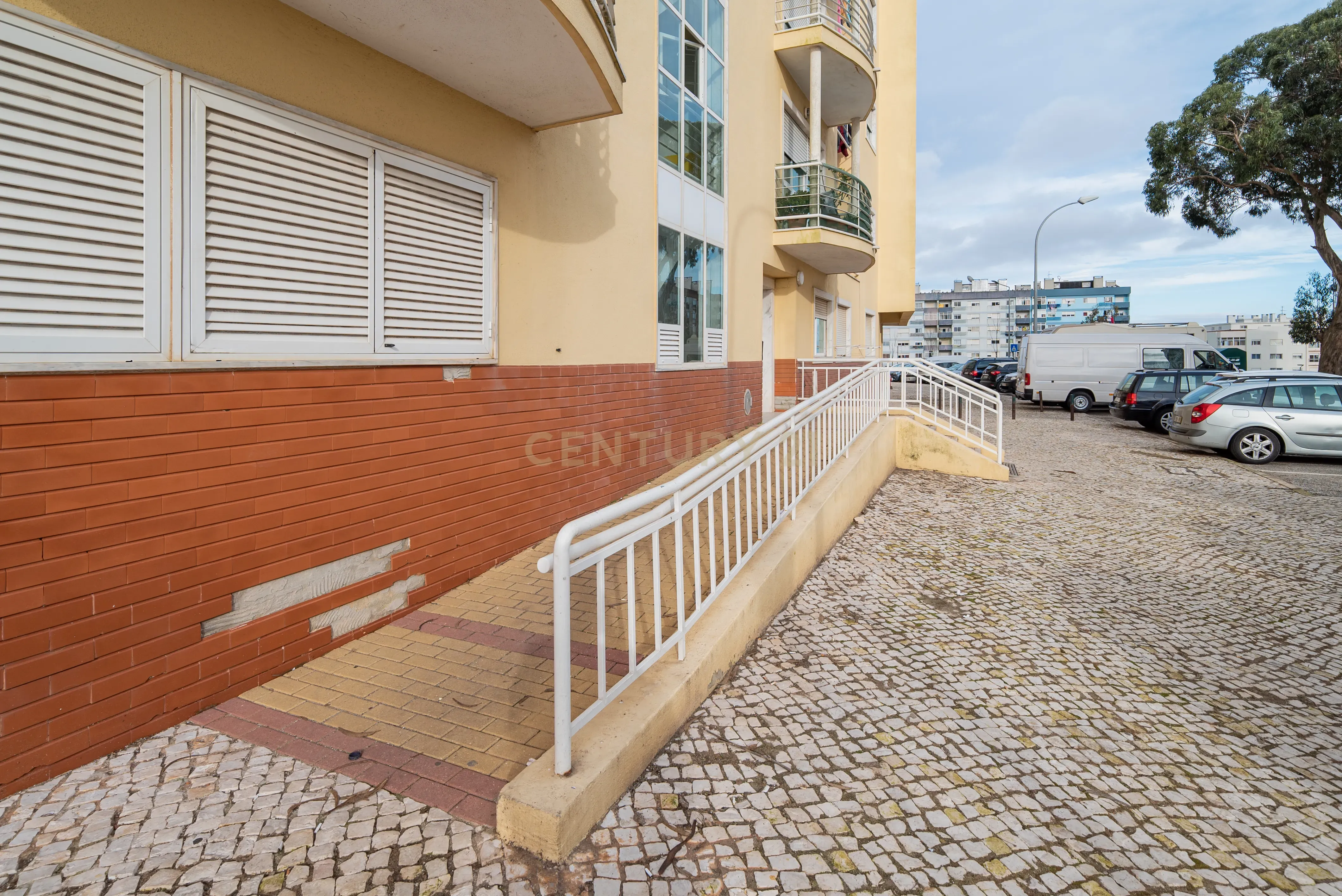 T3 com 140 m² e Arrecadação – Monte Abraão, Queluz - Image 4