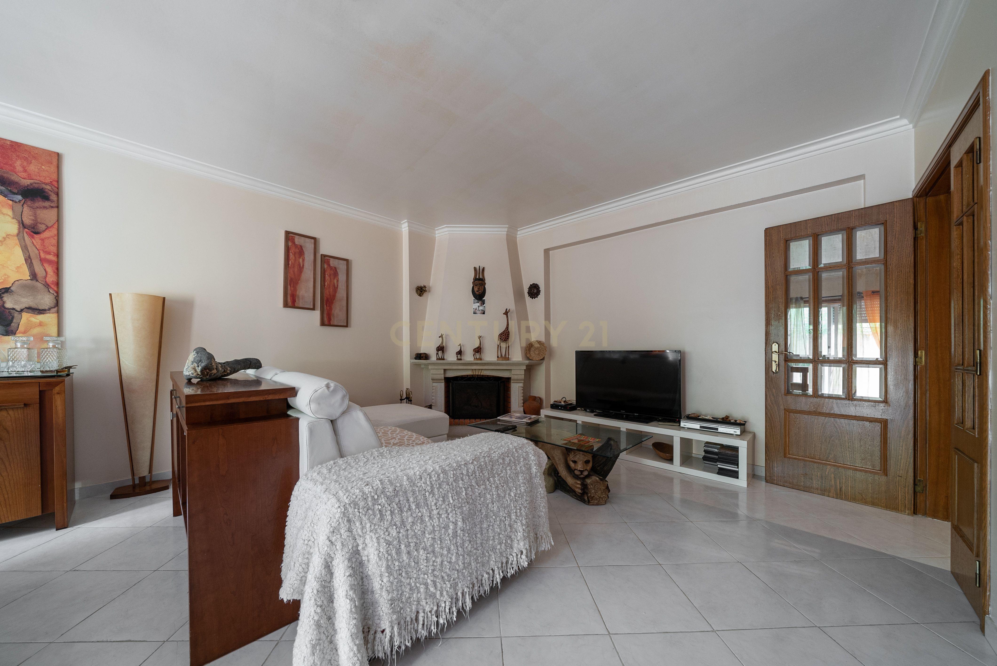 T3 com 140 m² e Arrecadação – Monte Abraão, Queluz - Image 11