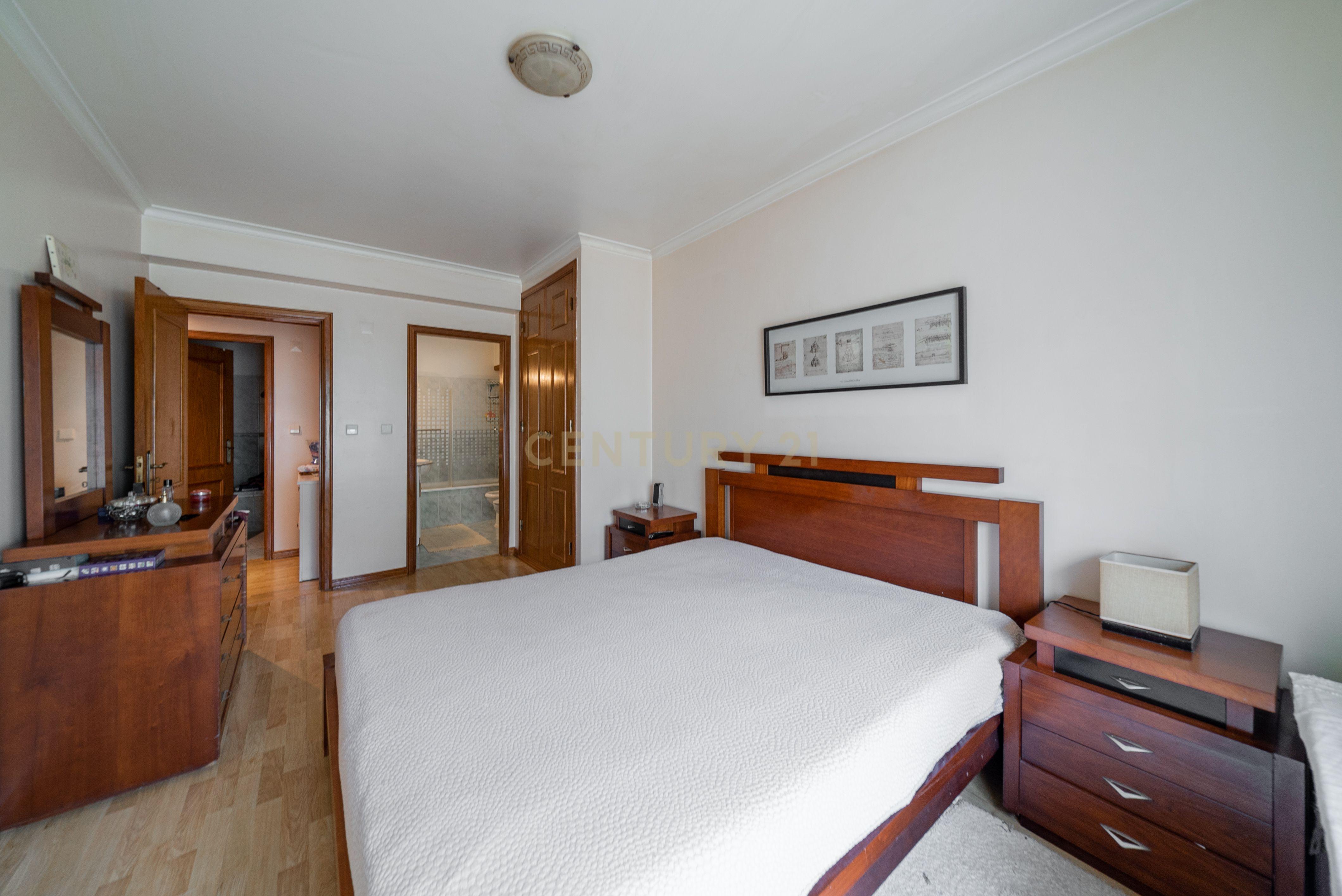 T3 com 140 m² e Arrecadação – Monte Abraão, Queluz - Image 15