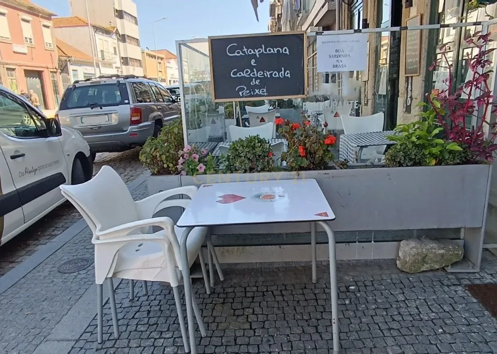 Trespasse de um conceituado restaurante "O Malcriado", com apartamento T2 associado, no centro de Matosinhos, Porto - Image 6