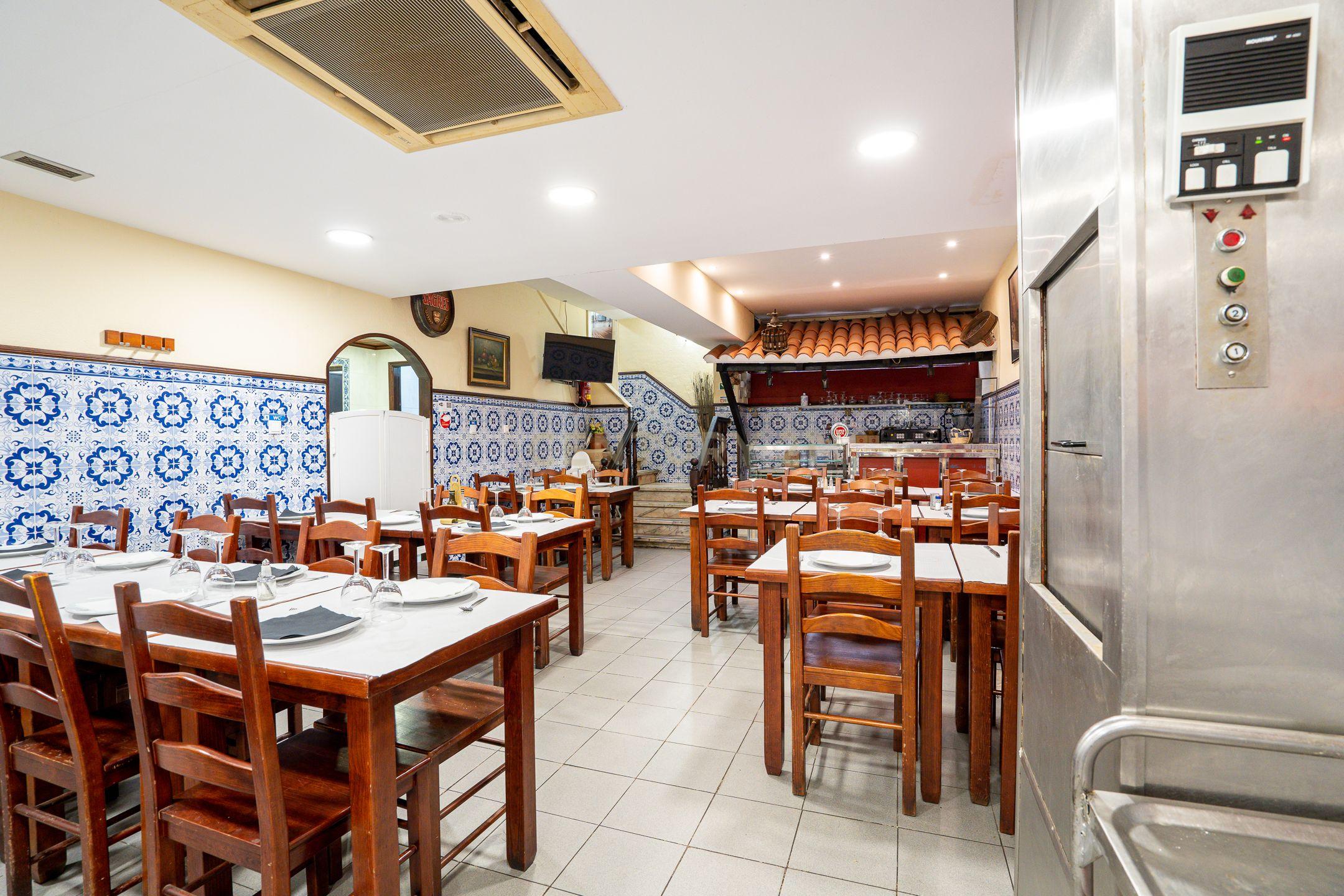 RESTAURANTE 134 m2 EM ALFRAGIDE, TRADIÇÃO E CLIENTELA FIDELIZADA 100 LUGARES SENTADOS MAIS 20 LUGARES NA ESPLANADA - Image 20