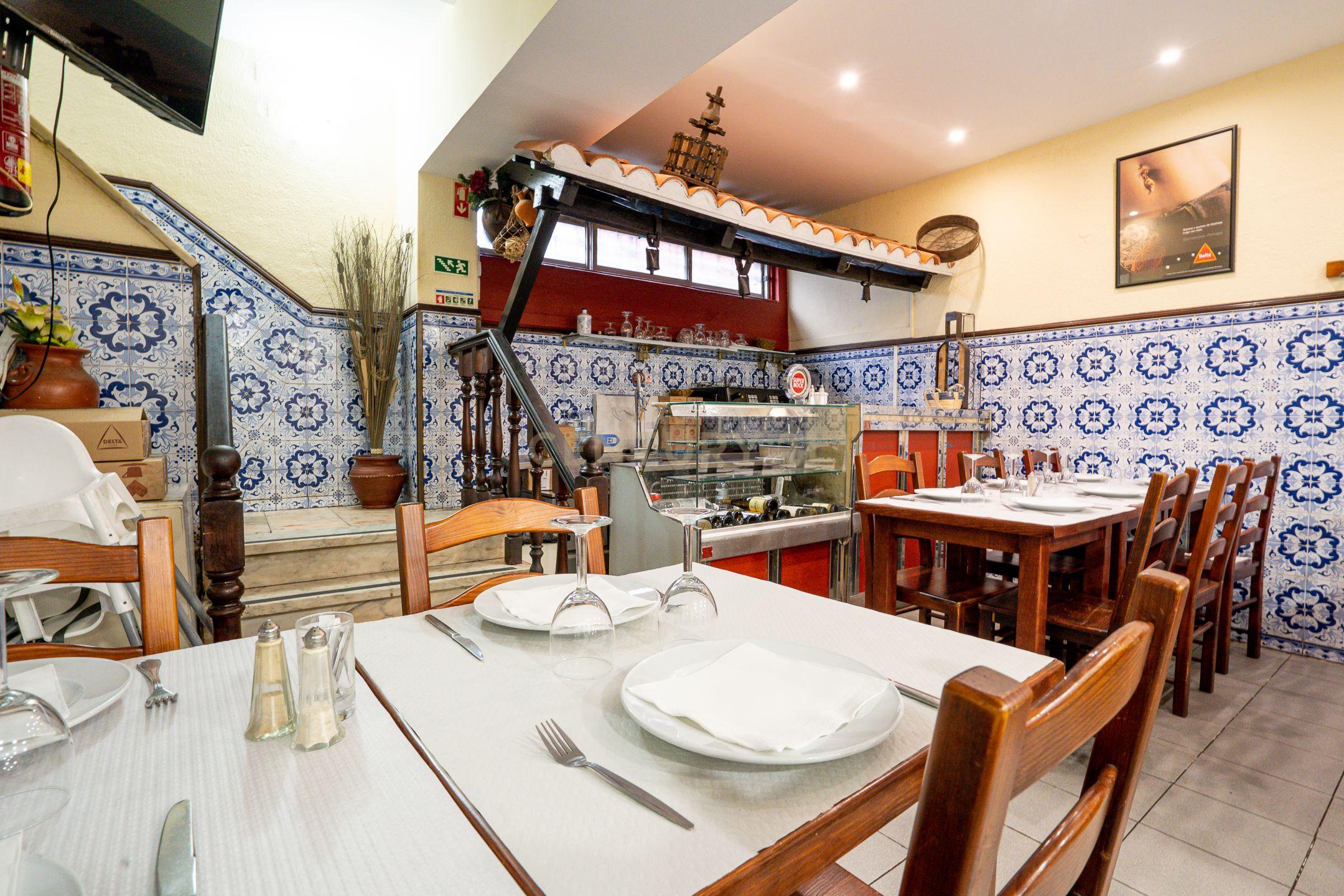 RESTAURANTE 134 m2 EM ALFRAGIDE, TRADIÇÃO E CLIENTELA FIDELIZADA 100 LUGARES SENTADOS MAIS 20 LUGARES NA ESPLANADA - Image 16