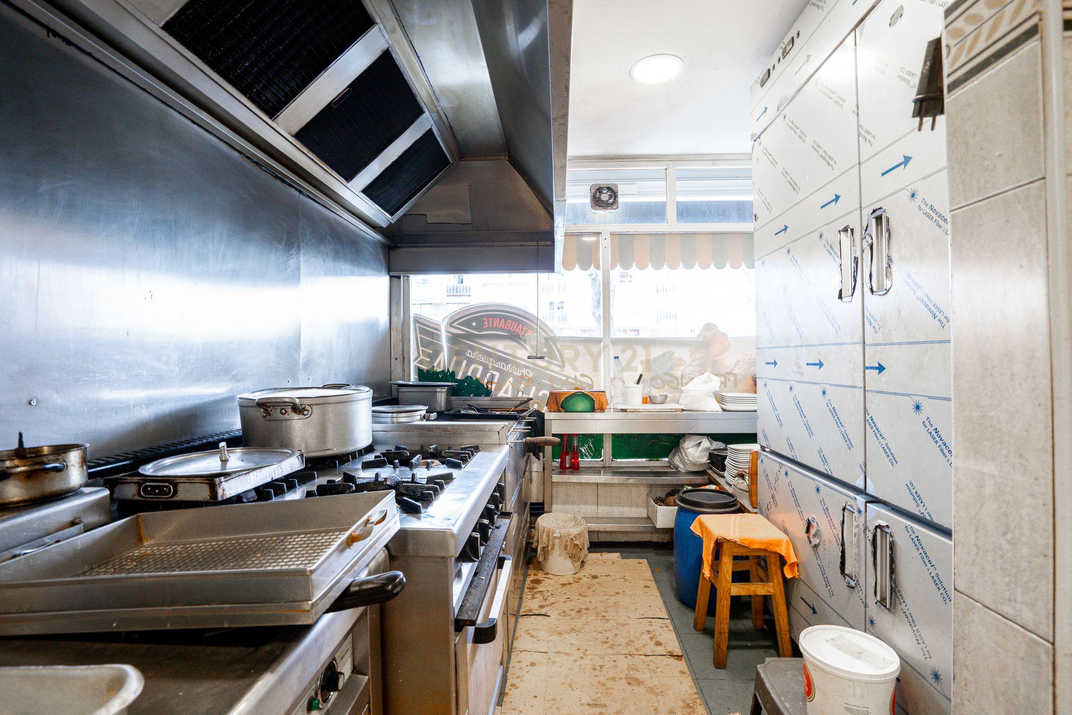 RESTAURANTE 134 m2 EM ALFRAGIDE, TRADIÇÃO E CLIENTELA FIDELIZADA 100 LUGARES SENTADOS MAIS 20 LUGARES NA ESPLANADA - Image 27
