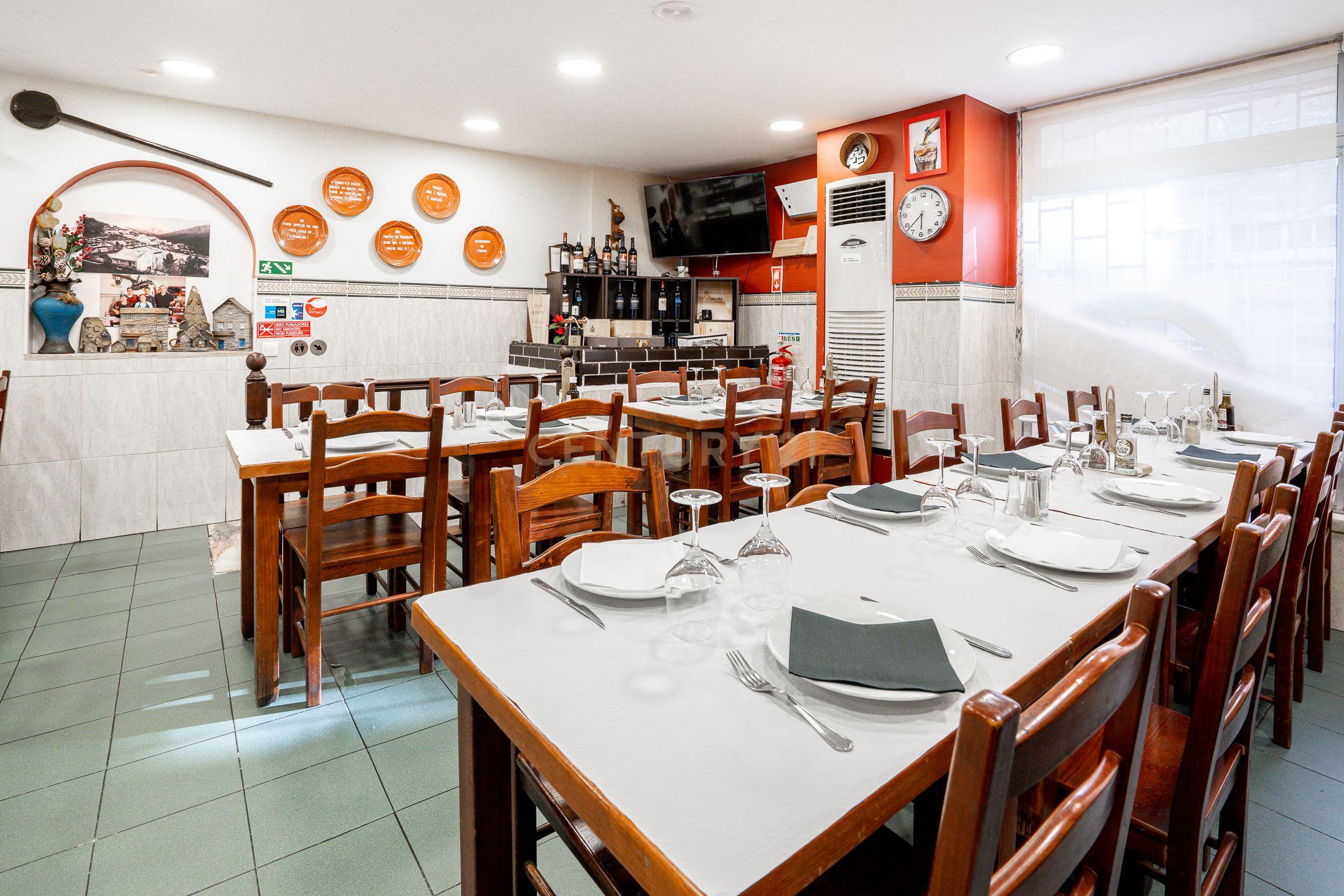 RESTAURANTE 134 m2 EM ALFRAGIDE, TRADIÇÃO E CLIENTELA FIDELIZADA 100 LUGARES SENTADOS MAIS 20 LUGARES NA ESPLANADA - Image 9