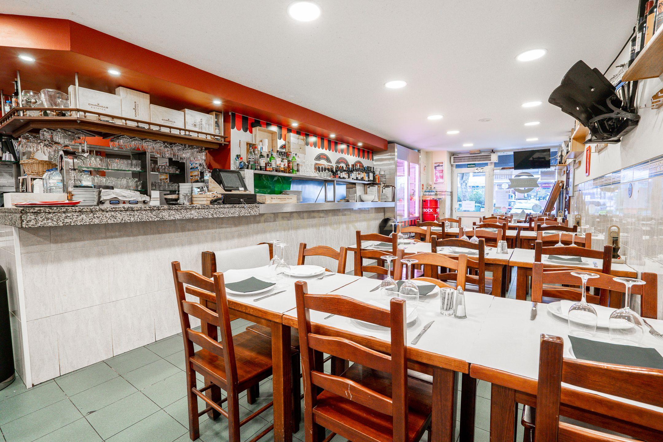 RESTAURANTE 134 m2 EM ALFRAGIDE, TRADIÇÃO E CLIENTELA FIDELIZADA 100 LUGARES SENTADOS MAIS 20 LUGARES NA ESPLANADA - Image 6