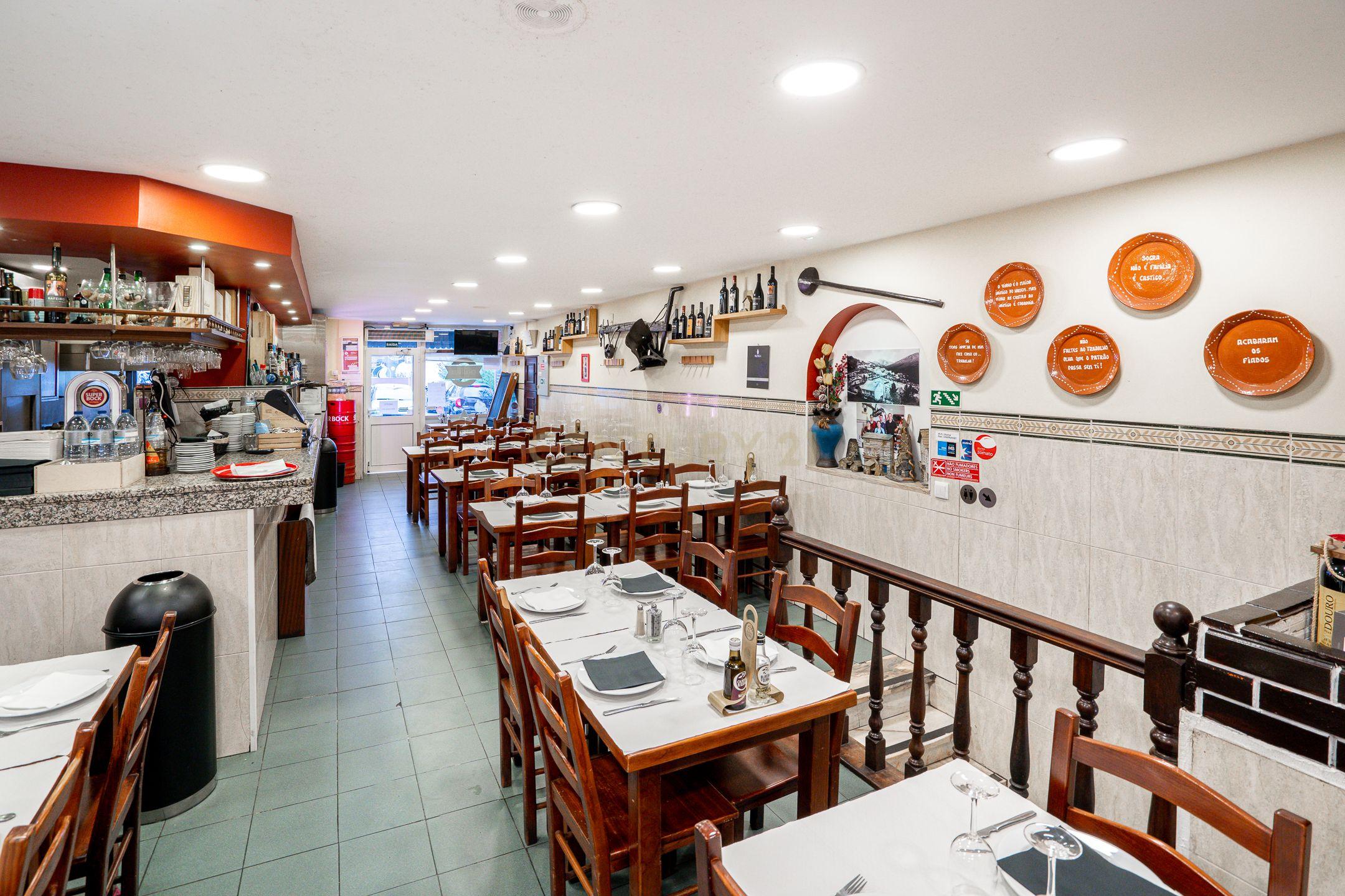 RESTAURANTE 134 m2 EM ALFRAGIDE, TRADIÇÃO E CLIENTELA FIDELIZADA 100 LUGARES SENTADOS MAIS 20 LUGARES NA ESPLANADA - Image 7